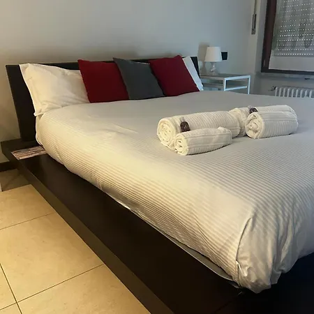 Bwr - Elegant Loft With Terrace, San Siro Apartman